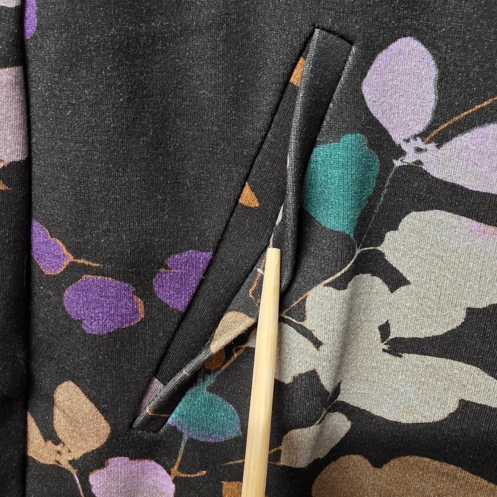 Chicos Brigit Slim Ankle Pants Womens 1 US 8‎ Black Purple Botanical Leaf Print
